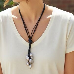 8 large Baroque pearls necklace leather